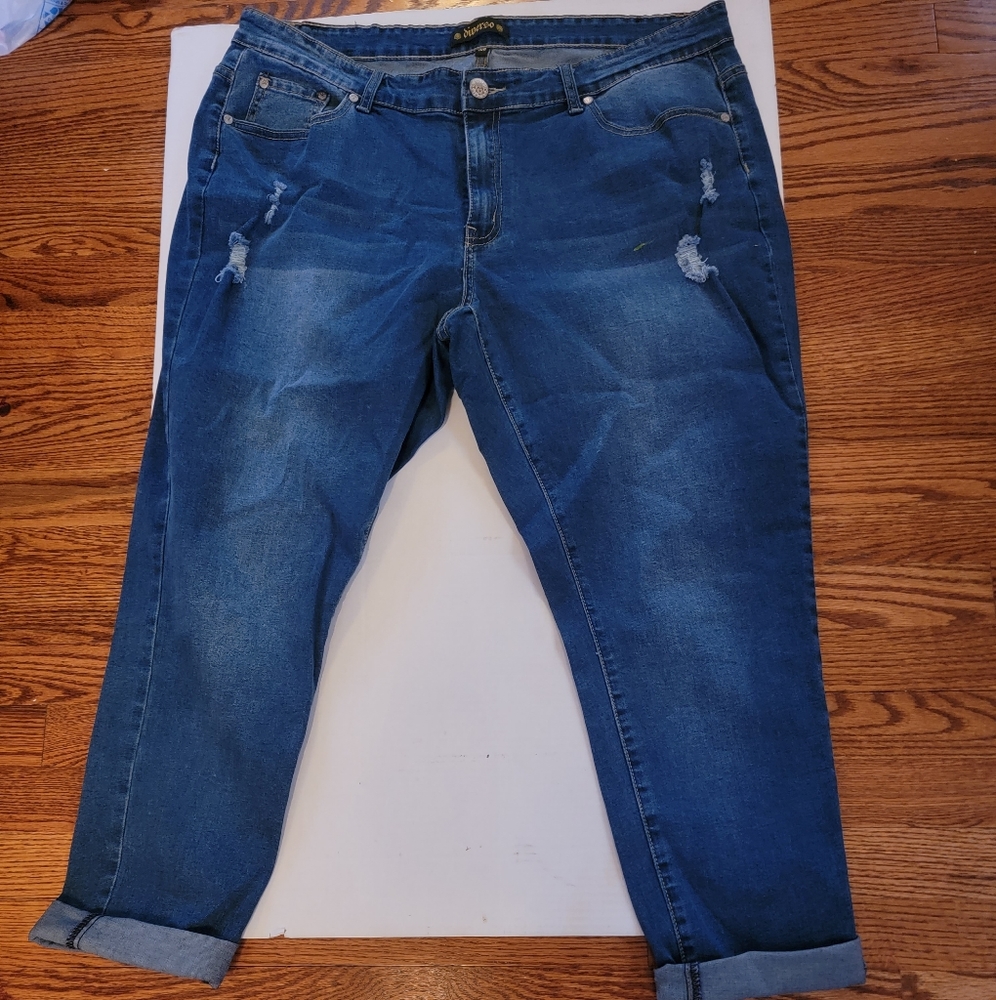 Good condition capri style jeans